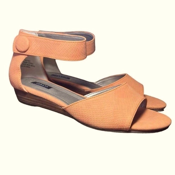 Array Sandals - Picture 7 of 7